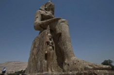Khôi phục tượng pharaoh khổng lồ ở Ai Cập
