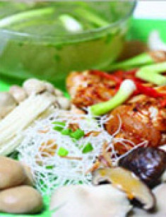 Lẩu gà nấu nấm