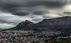 Mây hình UFO lượn trên trời Nam Phi