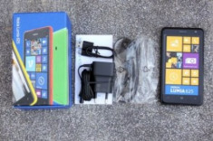 Mở hộp Lumia 625 chính hãng màn hình khủng