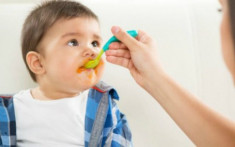Muốn con thích rau, hãy tập cho bé ăn trước 2 tuổi