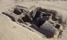 Ngôi mộ dẫn lối vào kim tự tháp ở Ai Cập