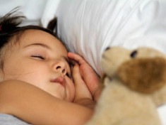 Ngủ không điều độ dễ ảnh hưởng đến hành vi của trẻ