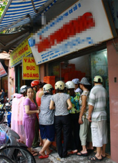 Người Hà Nội xếp hàng mua bánh Trung thu vì hoài cổ