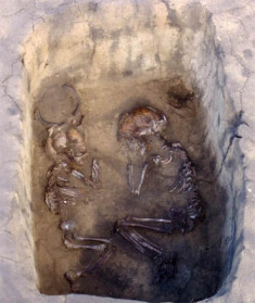 Những ngôi mộ đôi bí ẩn ở Siberia