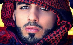 Omar Borkan al-Gala được tặng xe Mercedes vì đẹp trai