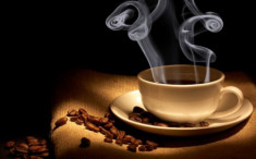 Phải chăng cà phê nóng thơm hơn cà phê đá?