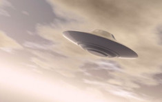 Phi công Mỹ tuyên bố từng chạm trán UFO