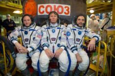 Phi hành gia Nga - Mỹ bắt đầu một năm trên vũ trụ
