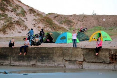Phượt xe máy cắm trại ngay bãi biển cách Sài Gòn tầm 90 km