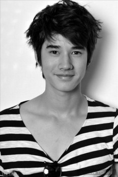 Thời trang và kiểu tóc của hot boy Thái, Mario Maurer