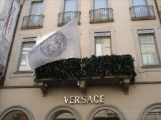 Thương hiệu thời trang: Versace
