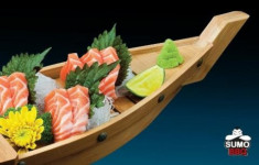 Thưởng thức sashimi tại SumoBBQ
