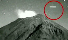 UFO xuất hiện trên miệng núi lửa phun trào