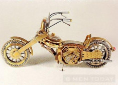 Xe máy làm từ…đồng hồ đeo tay