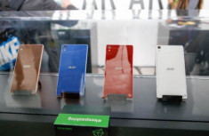 Acer ra smartphone hỗ trợ 3 SIM và thiết bị đeo tay