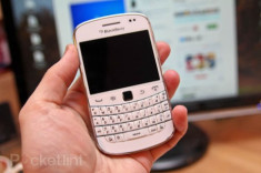 Ảnh thực tế BlackBerry 9900 màu trắng