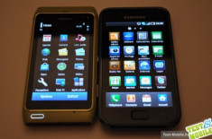 Ba bức ảnh so màn hình Nokia N8 và Galaxy S