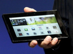 BlackBerry Playbook ‘đánh bại’ Motorola Xoom