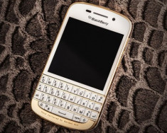 BlackBerry Q10 mạ vàng xuất hiện ở Việt Nam