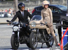 Chơi xe môtô: Phụ nữ Mỹ thích tự xử hoặc nhờ bạn bè hơn là mang đến garage