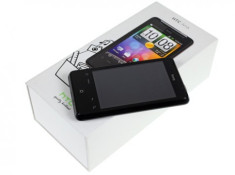 ‘Đập hộp’ HTC Aria