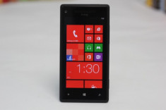 ‘Đập hộp’ HTC Windows Phone 8X chính hãng