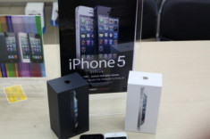 ‘Đập hộp’ iPhone 5 tại Việt Nam