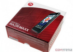 ‘Đập hộp’ Motorola Razr Maxx pin khủng