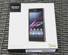 ‘Đập hộp’ Sony Xperia Z1 tại TP HCM