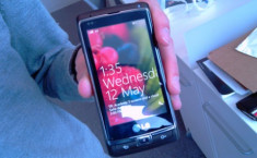 ‘Dế’ chạy Windows Phone 7 đầu tiên tiếp tục rò rỉ hình ảnh