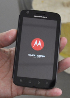 Điện thoại chip lõi kép Motorola Atrix 4G về Việt Nam