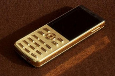 Điện thoại dát vàng ‘mặc áo’ da cao cấp