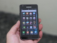 Galaxy S II giảm giá đón Galaxy S III