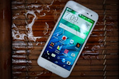 HTC Butterfly 2 - smartphone chống nước giá mềm