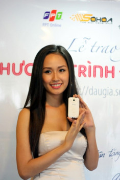 HTC Smart có chữ ký Mai Phương Thúy