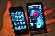 iPhone 4 vs. Droid X