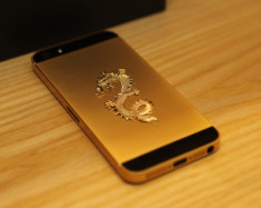 iPhone 5 mạ vàng, khảm hình rồng ở Việt Nam