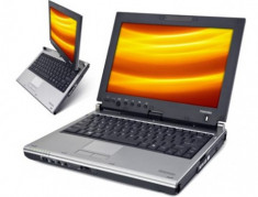 Laptop màn hình cảm ứng lật xoay của Toshiba