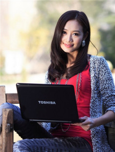 Laptop Toshiba chạy Windows 7 cho châu Á