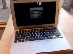 Macbook Air mới dính lỗi màn hình