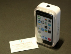 ‘Mở hộp’ iPhone 5C vỏ nhựa đầu tiên về Việt Nam