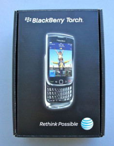 Mở hộp và ‘mổ bụng’ BlackBerry Torch