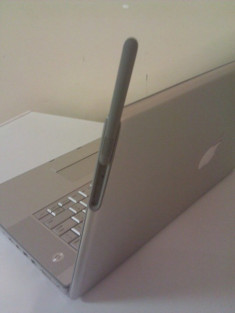Nguyên mẫu MacBook Pro bản 3G xuất hiện