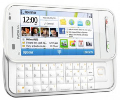 Nokia C6 với bàn phím QWERTY trượt