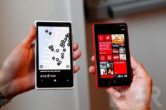 Nokia Lumia 920 và 820 giá từ 640 USD
