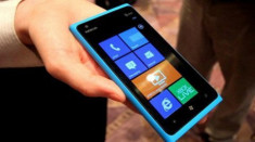 Nokia ưu tiên Mỹ, hoãn ngày lên kệ Lumia 900 tại Anh
