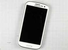 ‘Phẫu thuật’ Samsung Galaxy S III
