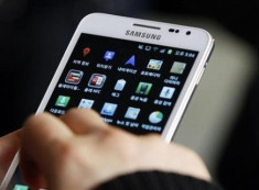 Samsung gặp khó với màn hình Full HD trên Galaxy S IV