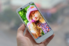 Smartphone màn hình siêu nét Fujitsu F-02G về Việt Nam
